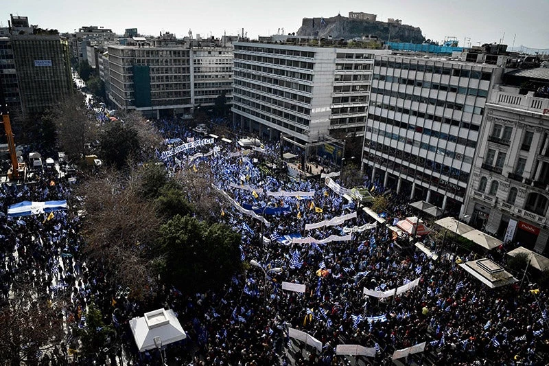 Δεν έχει ξαναγίνει: Πάνω από 1.5 εκατ. πατριώτες στο Σύνταγμα – Ζωντανή εικόνα από το Συλλαλητήριο – Ηχηρό μήνυμα για τη Μακεδονία μας – Πανικός στο Μαξίμου